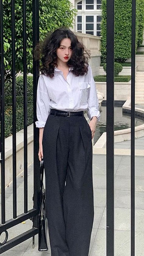 Formal Classy Outfits For Women, Business Casual Outfits Feminine, Aesthetic Dresses Formal Vintage, Women Outfits Formal, Coquette Office Outfit, Vintage Office Outfit, Classy Aesthetic Vintage, Buisnesscore Outfit, 대학생 스타일