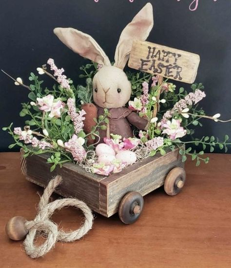 Eastern Decoration Ideas, Easter Gifts For Boyfriend, Wood Easter Decor, Easter Brunch Ideas, Easter Side Dishes, Easter Flower Arrangements, Easter Wood Crafts, Easter Arrangement, Easter Spring Wreath