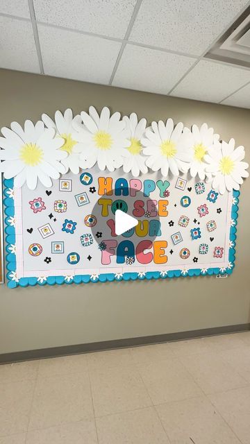 Happy To See Your Face Bulletin Board, Daisy Bulletin Board, Borders For School Board, Bulletin Board Color Schemes, Class Board Border Decoration Ideas, Bulletin Border Ideas, Classroom Color Scheme Ideas, Board Borders Ideas Classroom Decor, Bulletin Board Border Ideas