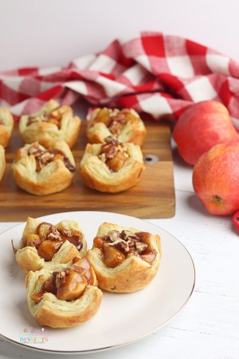 These tasty APPLE PIE BITES are packed with the fall flavor of apple pie without the need for pie-making skills. See how to make them here! Individual Apple Pies, Apple Pie Cups, Classic Fall Desserts, Apple Pie From Scratch, Puff Pastry Pizza, Mini Pie Recipes, Easy Menu, Pastry Pizza, Homemade Apple Pie Filling