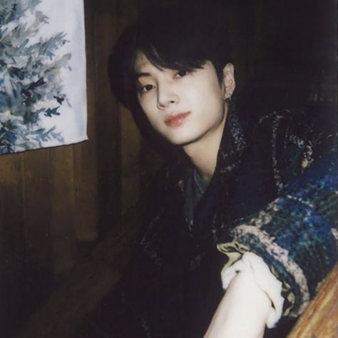 enhypen jay icon Boyfriend Kpop, Enhypen Official, Husband Material, Jay Enhypen, Enhypen Jay, Polaroid Pictures, Dark Blood, Winter Photo, Moon Photography