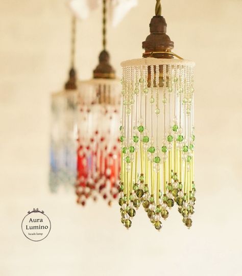 Diy Beaded Lamp Shade, Bead Pendant Light, Beaded Lamp Shade, Profitable Crafts, Beaded Lampshade, Diy Pendant Light, Beaded Lamps, Diy Dollar Tree Decor, Diy Chandelier