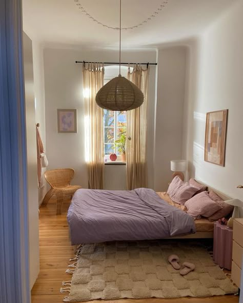 Small Guest Room, Minimal Bedroom, Hm Home, Minimalist Home Decor, Eclectic Home, Apartment Interior, Home Decor Trends, Home Decor Tips, New Room