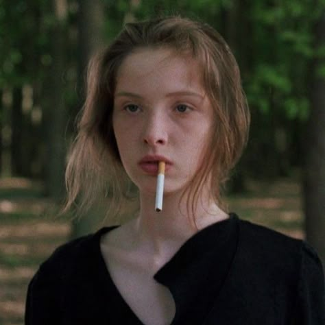 Before Trilogy, Julie Delpy, Vintage Instagram, Emotional Photography, Before Sunrise, French Actress, Foto Ideas Instagram, Community Wall, Wall Photos