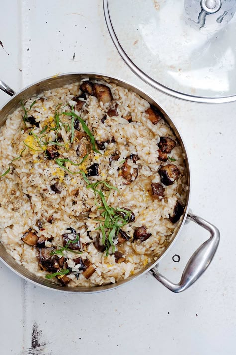 This lemon and aubergine risotto from Ottolenghi is an impressive dinner party dish, topped with crisp fried aubergine and plenty of Parmesan. Easy Baked Rice, African Jollof Rice, Pomegranate Salsa, Mint Rice, Vegetarian Risotto, Asparagus Risotto, Impressive Dinner, Dinner Party Dishes, Ottolenghi Recipes