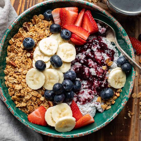 First Watch Chia Pudding Bowl (Superfood Recipe) Chia Pudding Bowl, Chia Pudding Coconut Milk, Superfood Bowl Recipes, Chia Pudding Breakfast, Superfood Bowl, Healthy Breakfast Bowl, Mixed Berry Jam, Acai Bowls Recipe, Breakfast Pastry