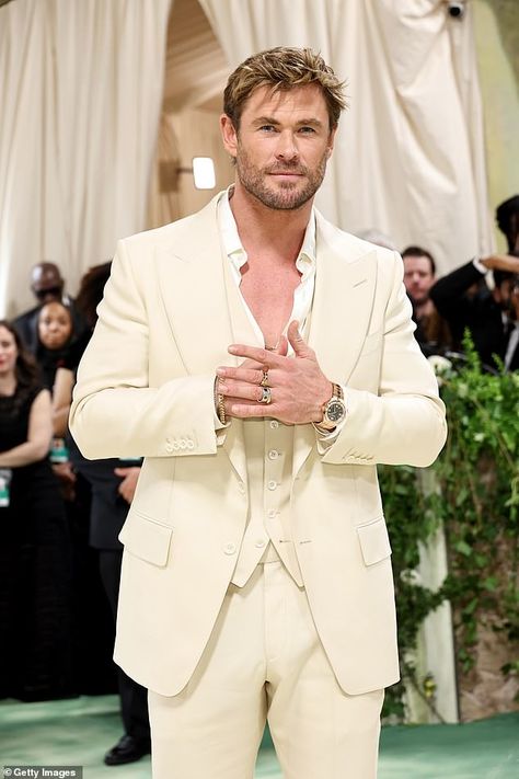 Met Gala 2024: Chris Hemsworth and wife Elsa Pataky look like Greek Gods as they dazzle on the red carpet | Daily Mail Online Chris Hemsworth Wife, Gala Gown, Paul Gaultier Spring, Chris Hemsworth Thor, Elsa Pataky, Standing Ovation, Australian Actors, The Met Gala, Anya Taylor Joy