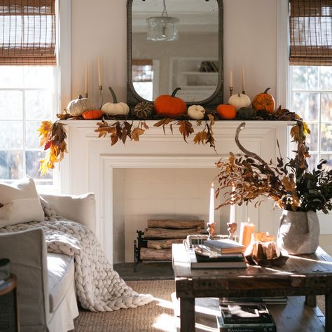 Farmhouse Fall Living Room Decor🧡🧡🧡 Farmhouse Fall Living Room, Fall City, Fall Living Room Decor, Fall Living Room, City Family, Farmhouse Fall, Fall Decor, Family Room, Living Room Decor