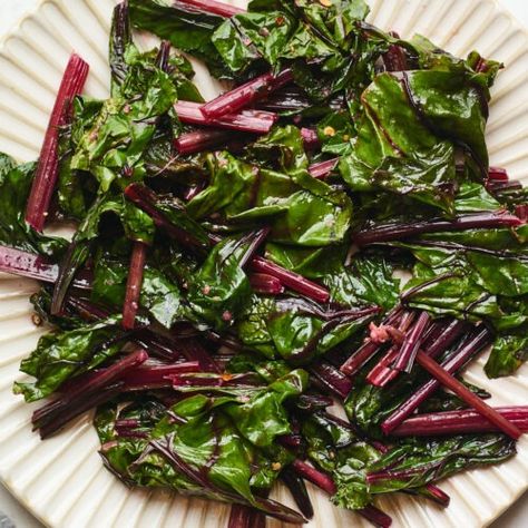 Make the most of your beet greens with this simple recipe. Beet greens are sautéed with garlic, lemon juice, red pepper flakes, salt and pepper and cooked until tender for a healthy and tasty side dish. Beet Greens Recipe, Beet Tops, Beet Green Recipes, Sauteed Beet Greens, Holiday Meal Ideas, Appetizers Healthy, Easy Recipes For Breakfast, Dinner Desserts, Beet Recipes