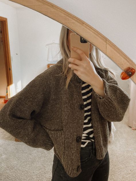 Doen Aesthetic, Babaa Cardigan, Plan Outfits, Karin Emily, Emily Style, Mood 2024, Running In Cold Weather, Winter Capsule, Winter Capsule Wardrobe