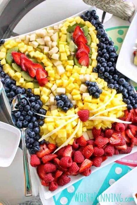 Easter Bunny Fruit Salad by Worth Pinning and other great themed fruit tray ideas Easter Fruit Tray, Easter Bunny Fruit, Easter Fruit, Easter Appetizers, Healthy Easter, Decorações Com Comidas, Easter Goodies, Tray Ideas, Makanan Diet