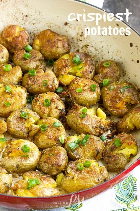 Best Crispy Roast Potatoes - crispy, creamy, buttery, caramelized potatoes are easy to make and incredibly delicious! #easy #mashed #smashed #creamy #potatoes #recipe #red #yukon #roasted #airfryer #skillet #baked #stovetop #whole Crispy Potatoes Skillet, Sunburst Blend Potatoes Recipes, Red Potato Recipes Stovetop, Stovetop Potato Recipes, Stovetop Potatoes, Caramelized Potatoes, Roasted Mini Potatoes, Cast Iron Skillet Recipes Dinner, Smashed Red Potatoes