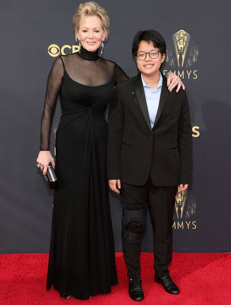 Chic Black Outfits, Cedric The Entertainer, Allison Janney, Jean Smart, The Emmys, Single Mother, Single Mothers, Emmy Awards, Long Black Dress