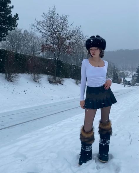 snowpics // russian vibe // ushanka girl // snow ushanka // fur outfits // moonboots black // slavic doll // slavic // slavic girl Slavic Dolls Outfits, Slavic Girl Outfit, Russian Doll Outfit, Russian Girl Outfit, Slavic Outfit, Ushanka Outfit, Hippie Grunge Outfits, Russian Outfits, Slavic Doll