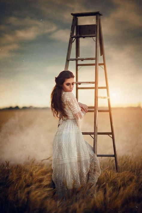 Artsy Ladder Photobooth Ideas, Senior Photography Poses, Senior Portrait Poses, Creative Fashion Photography, A Ladder, Outdoor Photoshoot, Senior Photoshoot, Portrait Poses, Branding Photos