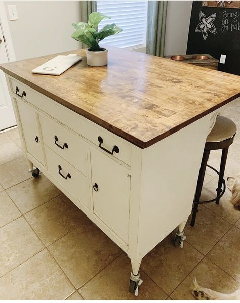 Movable Kitchen Island Ideas Wheels, Kitchen Moveable Island Ideas, Mobile Home Kitchen Island Ideas, Kitchen Island Movable, Rolling Island Kitchen Small Spaces, Floating Kitchen Island On Wheels, Diy Mobile Kitchen Island, Moveable Kitchen Island With Seating, Kitchen Island Moveable