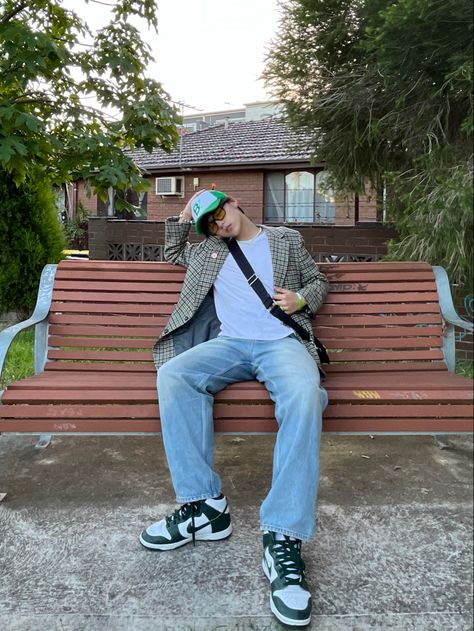 Von Dutch Outfit, Streetwear Pose, Casual Party Outfits, Von Dutch Cap, Streetwear Poses, Candid Photoshoot, Trucker Hat Outfit, Puffer Case, Reflective Sunglasses