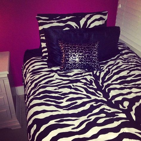 zebra print bed, bedroom ideas for teen girls Zebra Print Bedding, Zebra Bedding, 2000s Room, Bedrooms Furniture, Teen Rooms, Reversible Bedding, Chicago Apartment, Cute Bedroom Ideas, Pink Bedrooms