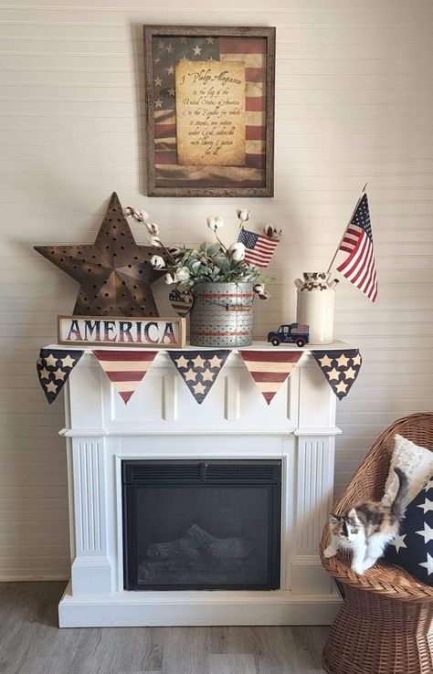 Americana Mantle Decor, Americana Style Home, Patriotic Living Room, Farmhouse Western Decor, Patriotic Mantle, Primitive Home Decorating, Country Western Decor, Tennessee House, Americana Home Decor