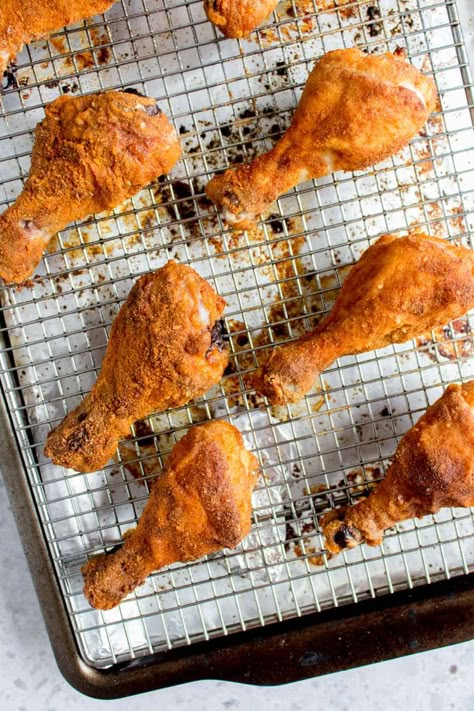 These Crispy Chicken Drumsticks are so simple and quick to make. Baked to a golden perfection, these baked drumsticks are so juicy and moist on top of being flavourful. Chicken Drumstick Recipes Oven, Oven Fried Chicken Legs, Chicken Legs In Oven, Crispy Baked Chicken Legs, Chicken Drums, Fried Chicken Legs, Chicken Breast Crockpot Recipes, Crockpot Chicken Breast, Baked Chicken Drumsticks