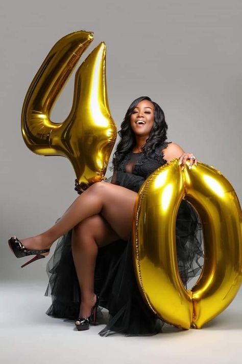 70th Photoshoot Ideas, 40th Bday Photo Shoot Ideas Black Women, 40th Birthday Women Photoshoot, 50th Birthday Photo Shoot Ideas For Black Women, Grown Up Photoshoot Birthday, 30 Balloon Photoshoot, 60th Birthday Picture Ideas, 50th Birthday Ideas For Women Balloons, 40 Birthday Pics For Women