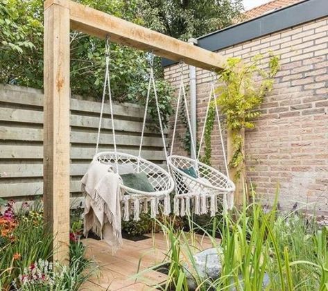 Hanging Out: 25 Garden Swing Chair Ideas 16 Hanging Chairs, Macrame Swing, Backyard Swings, Swing Chair Outdoor, Garden Swing, Backyard Inspiration, Swing Chair, Outdoor Decor Backyard, Backyard Makeover