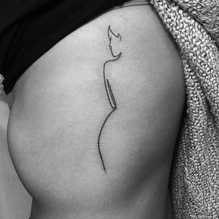 And this simple silhouette. | 19 Simple One-Line Tattoos That Are Worth The Pain Minimalist Tattoo Meaning, One Line Tattoo, Shape Tattoo, Handpoke Tattoo, Silhouette Tattoos, Original Tattoos, Delicate Tattoo, Arrow Tattoo, Line Art Tattoos