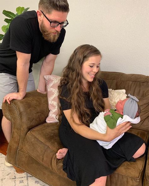 Duggar Baby Boom! Anna Duggar Shares First Photo of the '5 Pregnant Duggar Sisters' Duggar Sisters, Jessa Duggar, Jessa Seewald, Jill Duggar, Dugger Family, Greys Anatomy Characters, 19 Kids And Counting, Duggar Family, 19 Kids