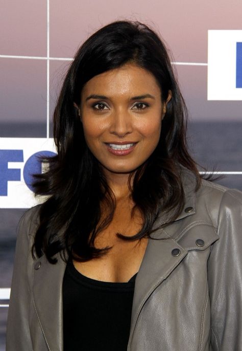 Shelley Conn is an English actress most recently known for her role as Elisabeth Shannon on FOX's Terra Nova. Shelley Conn, Dream Cast, Terra Nova, Pretty Faces, Girl Celebrities, Character Inspo, English Actresses, Face Claims, Pretty Face