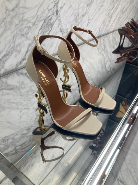 Nature Heels, Pretty Heels, Trendy Outfit Ideas, Fashion Shoes Heels, Shoes Heels Classy, Cute Shoes Heels, Ysl Heels, Heels Classy, Fall Outfit Ideas