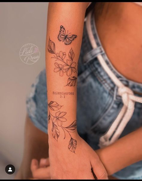 Tattoos About Music, Rosen Tattoo Frau, Wrap Around Wrist Tattoos, Around Arm Tattoo, Wrap Around Tattoo, Basic Tattoos, Tattoos For Women Flowers, Forarm Tattoos, Tasteful Tattoos