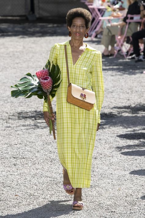 The Models at Kate Spade Were Chic Plant Moms From Every Generation Spring Luxury Kate Spade Shoulder Bag, Kate Spade Runway, Kate Spade Summer Shopping Bag, Kate Spade Spring Bags For On-the-go, Kate Spade Knee-length Summer Dress, Kate Spade Spring, Nyfw Runway, Fashion Week Spring 2020, 2020 Runway