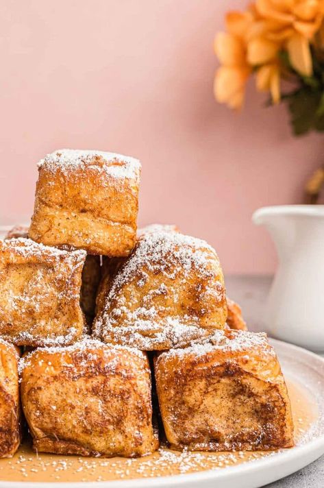 French Toast Bites Recipe, Hawaiian Roll Recipes, Hawaiian Roll French Toast, Tea Finger Sandwiches, Kings Hawaiian Rolls, Sandwiches For A Crowd, Churro French Toast, Hawaiian Breakfast, Sandwiches For Dinner