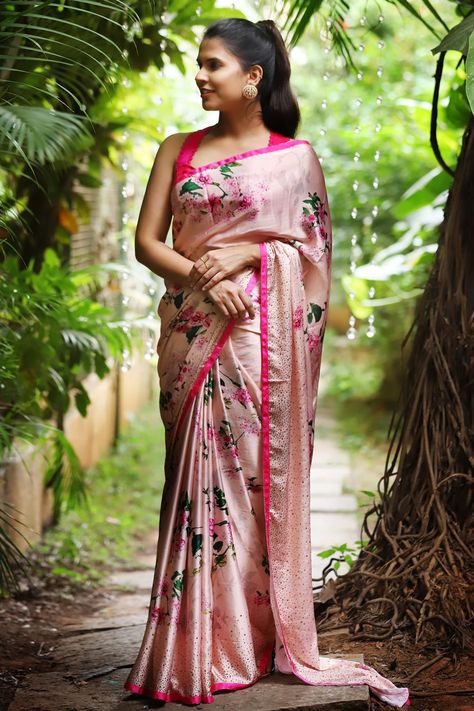 Fresh Ways To Style Your Floral Sarees Floral Sarees, Saree Party, Bollywood Sarees, House Of Blouse, Indian Sari Dress, Saree Bollywood, Floral Print Sarees, Sequin Saree, Saree Floral