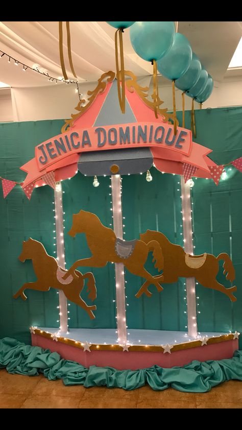 carousel themed party Carousel Horse Template, Carousel Party Theme, Carousel Diy, Horse Party Decorations, Carousel Baby, Carousel Birthday Parties, Candy Props, Handmade Halloween Costumes, Carousel Party