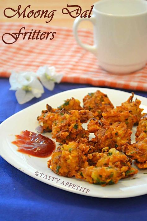 Moong Dal Pakora, Dal Vada Recipe, Easy Snacks Recipes, Moong Dal Recipe, Vada Recipe, Burfi Recipe, Pakora Recipes, Dal Recipe, Moong Dal