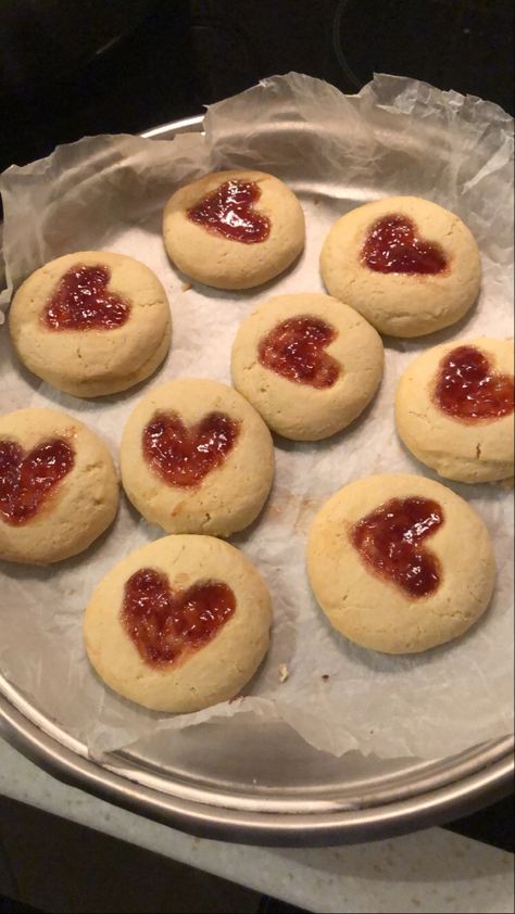 Heart Jam Cookies, Pinterest Cookies, Bakers Gonna Bake, Jam Cookies, Cute Baking, Easy Snack Recipes, Magical Garden, Make Friends, No Bake Treats