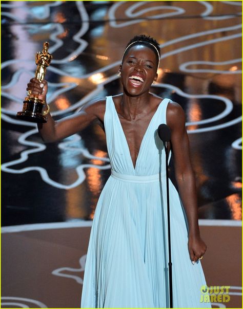 Lupita Nyong'o: Oscars Acceptance Speech Video - Watch Now! Grace Kelly Wedding, Unusual Beauty, Oscar Academy Awards, Academy Awards Red Carpet, Oscars 2014, Lupita Nyong, Lupita Nyongo, Bloc Party, Lupita Nyong'o