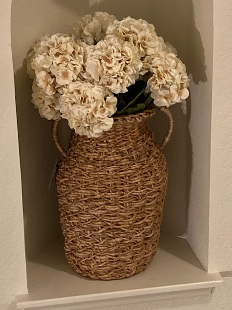 Tall Wicker Vase Decor Ideas, Wicker Vase Decor Ideas, Floor Vases Decor Tall, Large Glass Vase Filler Ideas, Glass Vase Filler Ideas, Floor Vases Decor, Rustic Floor Vase, Vase Filler Ideas, Floor Vase Fillers