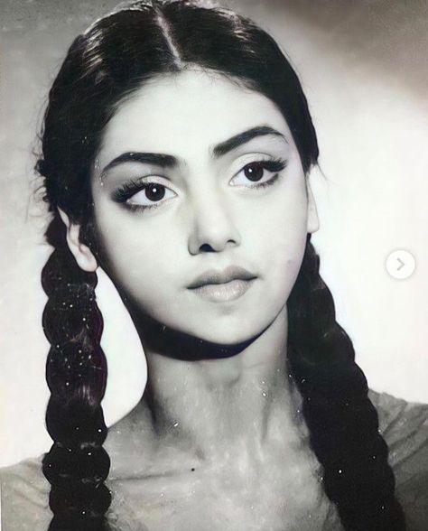 Fotografi Vintage, Human Reference, Face Photography, Indian Aesthetic, Hair Reference, Long Braids, Portrait Inspiration, Interesting Faces, 인물 사진