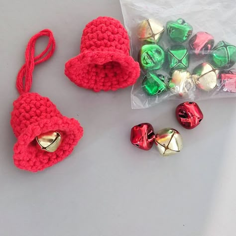 Crochet Bells, Crochet Ornaments Free Pattern, Crochet Christmas Ornaments Free, Crochet Ornament Patterns, Crochet Christmas Decorations, Crochet Ornaments, Beginner Crochet Projects, Holiday Crochet, Crochet Stitches For Beginners