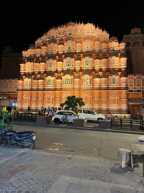 Jaipur Snapchat Stories, Indian Tourism, Jaipur Travel, Hawa Mahal, Rajasthan Jaipur, Wedding Captions, Delhi Metro, Rajasthani Art, Nude Artwork