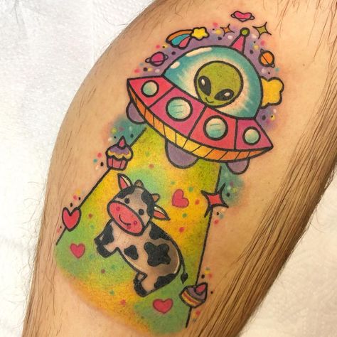 💖ROXY RYDER💖 | Had lots of fun doing this UFO piece! 🛸 🐄 🐮 Thanks so much for asking me to do this and for traveling from Ireland! Lovely to meet you!... | Instagram Ufo Tattoo, Cow Tattoo, Alien Abduction, Alien Tattoo, Traditional Tattoo, I Tattoo, Tatting, Cow, Tattoos