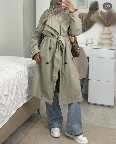 Shacket Outfit Women, Casual Rainy Day Outfit, Cozy Rainy Day Outfit, Rainy Day Outfit Ideas, Modest Street Fashion, Winter Essentials Clothes, Rainy Day Outfits, Shacket Outfit, Cozy Rainy Day