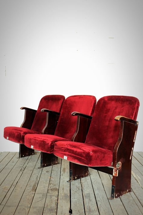 Vintage Theatre Seats, Theatre Seats, Cinema Chairs, Vintage Cinema, Cinema Seats, Old Cinema, Cinema Theatre, Old Chairs, Theater Seating