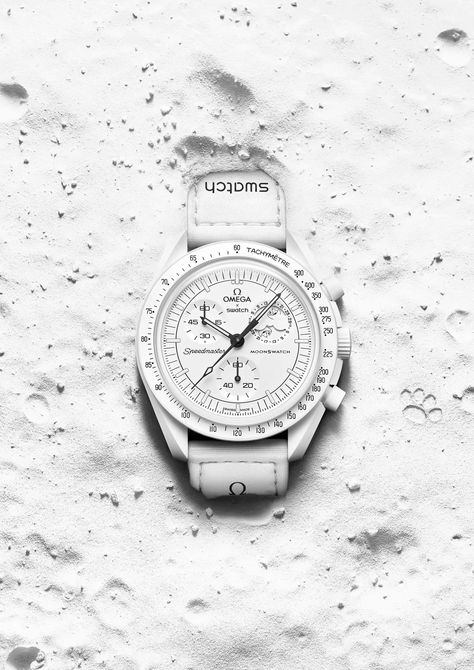 After two months of teasers, the "Snoopy" MoonSwatch has been revealed. Here's all you need to know about the "Mission to the Moonphase." Omega Speedmaster Snoopy, Swatch Omega, Omega Snoopy, Omega Chronograph, Moonswatch Mission, Snoopy Watch, Swatch Store, Best Gym Shoes, Omega X Swatch