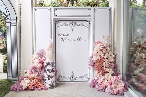 Photo Wall Greenery, French Backdrop, Lost In Love, Decoration Vitrine, Parisian Theme, Paris Theme Party, Wedding Backdrop Design, Paris Party, Floral Backdrop