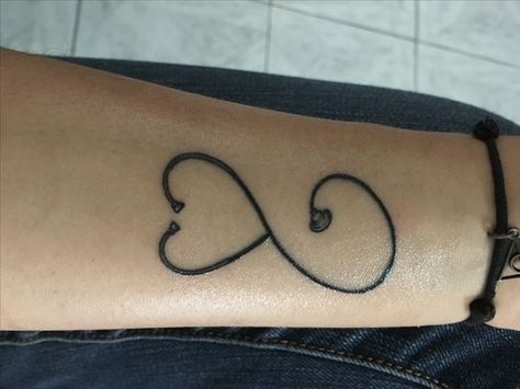 Could combine this with the watercolor & semicolon! Stethoscope Tattoo, A Heart Tattoo, Nurse Tattoo, Stethoscope Heart, Nouveau Tattoo, Infinity Tattoos, Heart Tattoo Designs, Cute Small Tattoos, Baby Tattoos