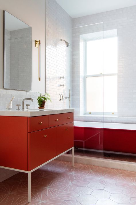 Brooklyn Heights Townhouse by Elizabeth Roberts Architects on 1stdibs Elizabeth Roberts Architecture Bathroom, Elizabeth Roberts Bathroom, Elizabeth Roberts Kitchen, Red Bathroom Vanity, Unique Bathroom Faucets, Waterworks Bathroom, Elizabeth Roberts, Vanity Inspiration, Townhouse Interior