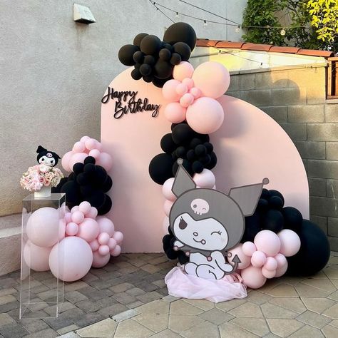 Downey Balloons on Instagram: "Sanrio Kuromi inspired birthday set up 🫶🏻  Thank you @faby_jimo94 for allowing us to create for you🫶🏻🫶🏻  #sanrio#hellokittybirthdayparty #hellokittylovers #birthdayparty #partyinspiration #birthdayinspo #21stbirthday #balloons #balloongarland #ballooninspo #kumori" Kuromi And Hello Kitty Birthday Party, Hello Kitty Kuromi Birthday Party Ideas, Sanrio Decorations Birthday, Kuromi Balloon Garland, Kuromi Bday Party, Kuromi Centerpieces, Kuromi Decorations Birthday, Kuromi And My Melody Birthday Party, Kuromi Themed Birthday Party